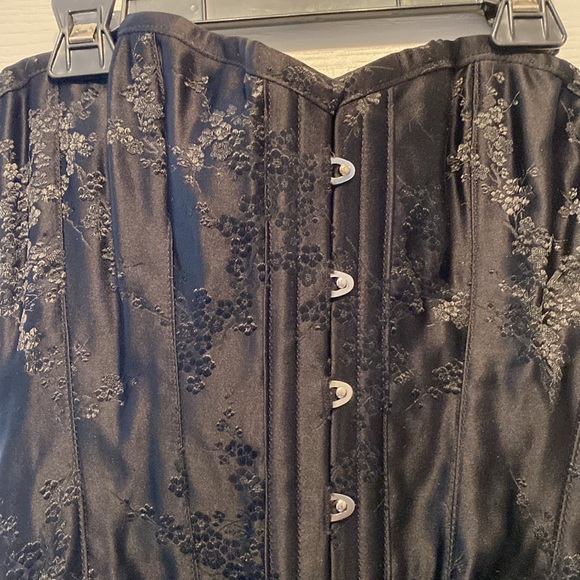 Quality Corset with steel bones. - Picture 2 of 8